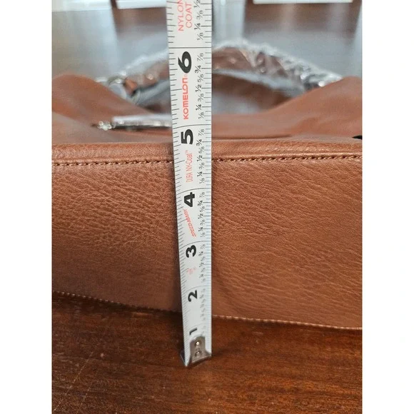 Alyssa Hobo Shoulder Bag Womens Large Brown New Hook Hardware - Picture 7 of 9